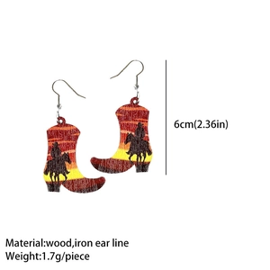 Dimensiones detalladas de los pendientes de bota vaquera de madera con jinete solar