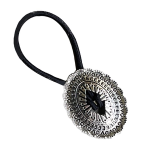 Élastique cheveux bohème rétro avec décor en alliage argenté gaufré sur bandeau noir