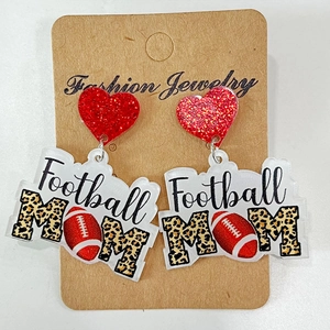 Acryl-Football-Mutter-Ohrringe mit roten Glitzerherzen und Leopardenmustern