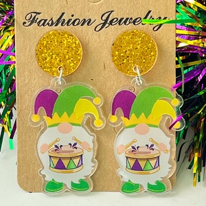 Mardi Gras kabouter oorbellen met glitter studs en feestelijke acryl trommel details