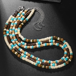 Collier multicouche bohème avec turquoise, perles en bois et fermoir en acier réglable