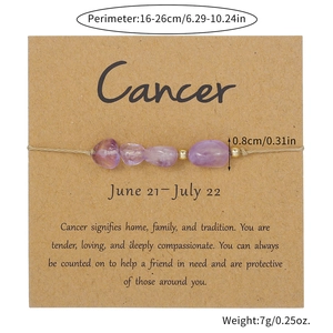 Bracciale segno zodiacale Cancro con pietre naturali viola su scheda espositiva