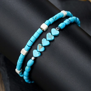 Bohemian turquoise armbandset met hartvormige steen en blauwe cilindrische accenten