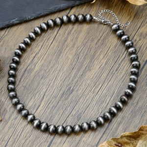 Détail de perles Navajo brossées avec chaîne d'extension réglable en argent sterling