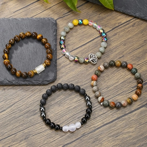 Set di quattro braccialetti in pietra naturale da 8mm con occhio di tigre e loto