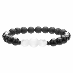 Vista dettagliata di perle in pietra lavica e cristalli bianchi smerigliati nel bracciale