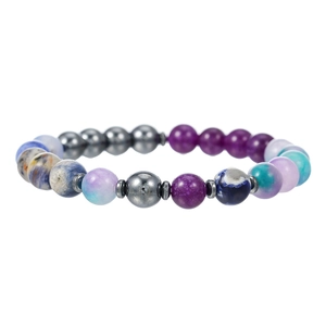 Dettaglio del bracciale yoga con perline di loto sfaccettate e distanziatori metallici
