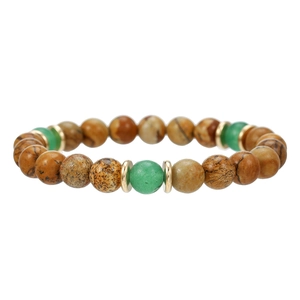 Detalle de pulsera de cuentas con jaspe marrón, aventurina verde y espaciadores dorados