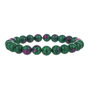 Dettaglio macro del bracciale con perline di rubino zoisite con trama minerale verde e viola