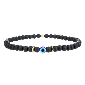 6mm matzwarte onyx kralenarmband met klassieke evil eye bedel en gouden tussenstukjes