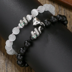 Bracciali di coppia con ciondoli a serpente e chiusura magnetica a forma di cuore