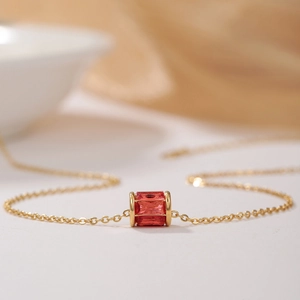 Collana minimalista placcata oro con pendente a cilindro e zirconi rosa da donna