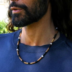 Boho Herren Halskette mit braunen Holzperlen und schwarzen Lavasteinen im Retro-Stil