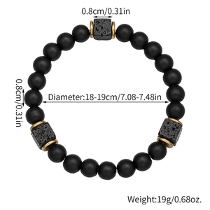Pulsera de hombre de obsidiana y piedra volcánica con cuentas doradas en fondo blanco