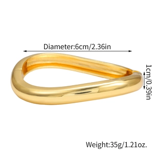 Detailed size chart showing 6cm diameter and 35g weight of a gold geometric spring bangle