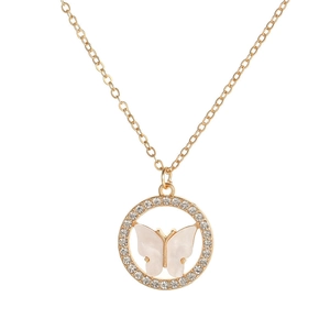 Collier doré avec un pendentif rond en strass et un papillon blanc en acrylique