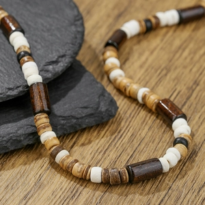 Boho-Kokosnussholz-Perlenkette für Herren mit natürlichen Texturen und Surfer-Stil