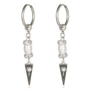 Macro detail of triangle earrings with white pearls and bohemian geometric engravings