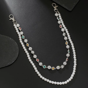 Chaîne hip hop double couche avec perles blanches, boules cristal et gemmes colorées