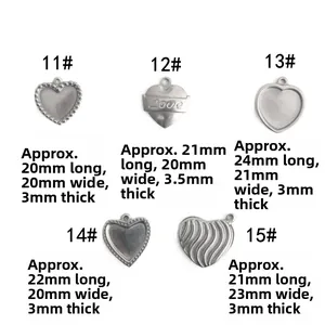 Détails de cinq pendentifs en forme de cœur en acier inoxydable style punk avec dimensions