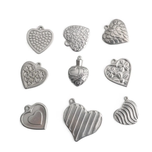 Neuf pendentifs cœur en acier inoxydable style punk avec divers motifs pour bijoux DIY