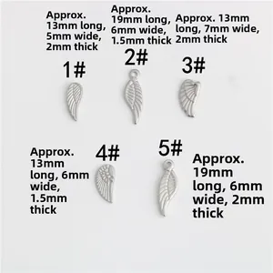 Paramètres de taille détaillés pour cinq modèles de pendentifs plumes en acier