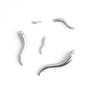 Polished stainless steel chili pepper pendants in five sizes for DIY jewelry making