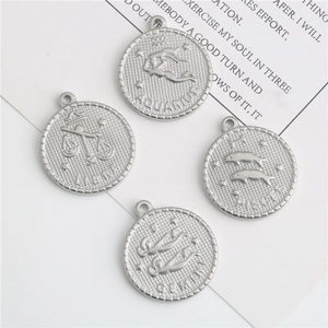 Ciondolo Segni Zodiacali in Acciaio Inossidabile per Creazione di Gioielli DIY Moneta Rotonda a Rilievo per Collane Bracciali Accessori Argento