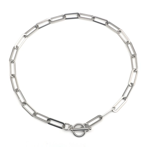 Moderno collar de cadena de acero inoxidable plateado con un cierre de palanca OT