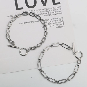 Bracciale a Catena in Acciaio al Titanio Fatto a Mano Minimalista Argento Geometrico Catena a Graffetta Gioiello Unisex