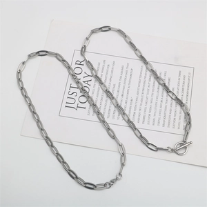 Collar de cadena de eslabones rectangulares de acero inoxidable con cierre de barra T