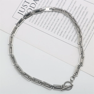 Collana a Catena Rettangolare Cava Geometrica in Acciaio Inossidabile Minimalista Unisex Stile Industriale Chiusura a T Moschettone