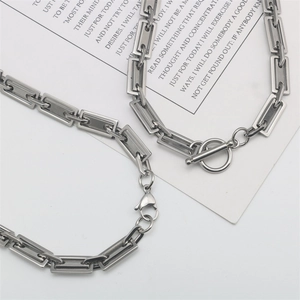 Collana a catena rettangolare cava in acciaio inossidabile con chiusura a moschettone e OT