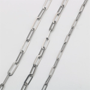 Schlankes silbernes Büroklammer-Armband aus Edelstahl für Damen und Herren im Minimal-Stil