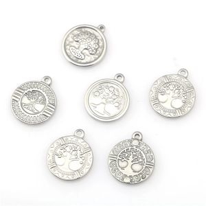 Set de seis colgantes Árbol de la Vida en acero inoxidable con detalles en relieve