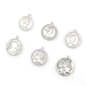 Vintage Stainless Steel Queen Portrait Coin Pendant Only For DIY Necklace Bracelet Jewelry Making Women Accessories Relief Pendant