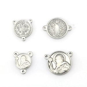 Edelstahl Religiöse St Benedikt Medaille Anhänger Rund Schild Relief Charms Für DIY Schmuckherstellung Verbinder Zubehör