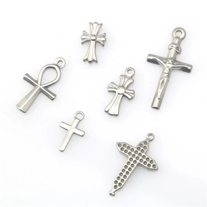 Set de seis colgantes de cruz variados de acero inoxidable plateado antiguo para joyas