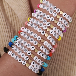 Bracelets Bohémiens en Perles de Pâte Polymère pour Femmes Bijoux Colorés avec Lettres et Cœurs Bracelets Élastiques de Mode