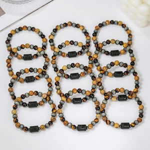 Set de 12 pulseras del zodiaco en piedra natural y ojo de tigre sobre fondo blanco