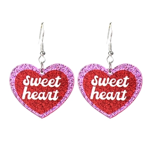 Funkelnde Herzohrringe aus Acryl mit Sweet Heart Schriftzug und rosa-rotem Glitzer