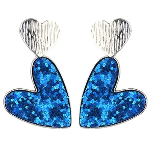Boucles d'oreilles cœur à paillettes bleues avec fini martelé argenté et design symétrique