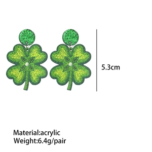 Detalle de pendientes de trébol para San Patricio con medidas y peso incluidos