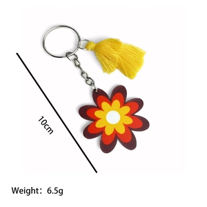 Detail view of a 10cm floral tassel keychain featuring colorful petals and yellow fringe