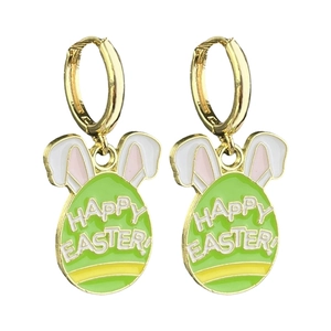 Orecchini a cerchio di Pasqua con uova verdi e graziose orecchie di coniglio