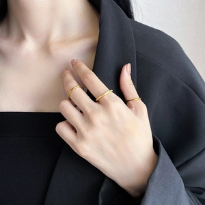 Set di Anelli Minimalisti in Acciaio Inossidabile Satinato per Donna Geometrici Lucidi Placcati Oro Gioielli Moda