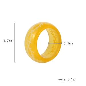 Bague lumineuse en résine avec motif d'épines et finition jaune craquelée