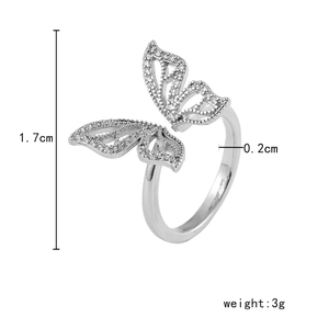 Bague ajustable papillon en argent avec zircons et détail de 1,7cm de hauteur