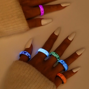 Anelli luminosi in acciaio inossidabile con motivo coccodrillo e effetto neon