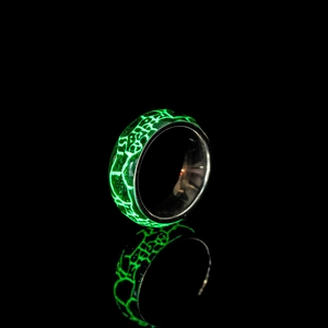 Anello luminoso in acciaio inossidabile con luce verde e motivo a pelle di coccodrillo